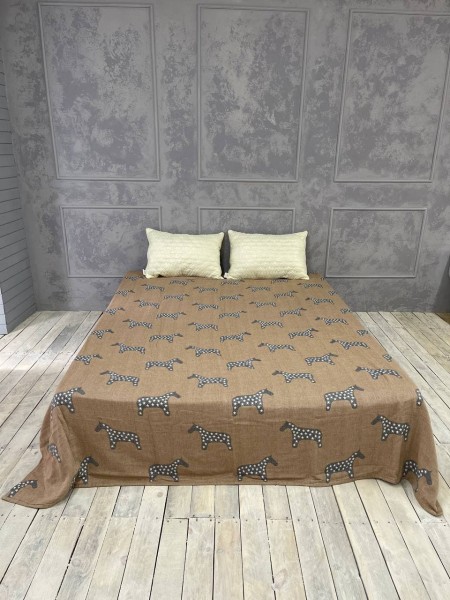 Плед муслиновый (махровое покрывало на кровать) Лошадка коричневый